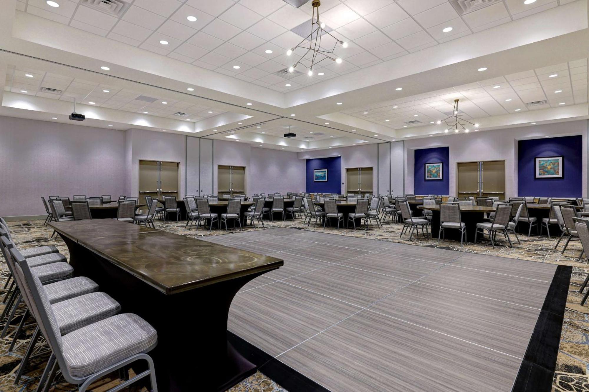 Hilton Garden Inn Cedar Rapids Dış mekan fotoğraf